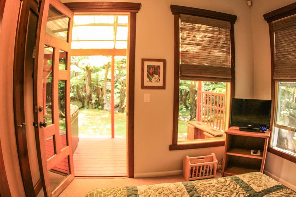 Hale Nahele Villa Volcano Room photo
